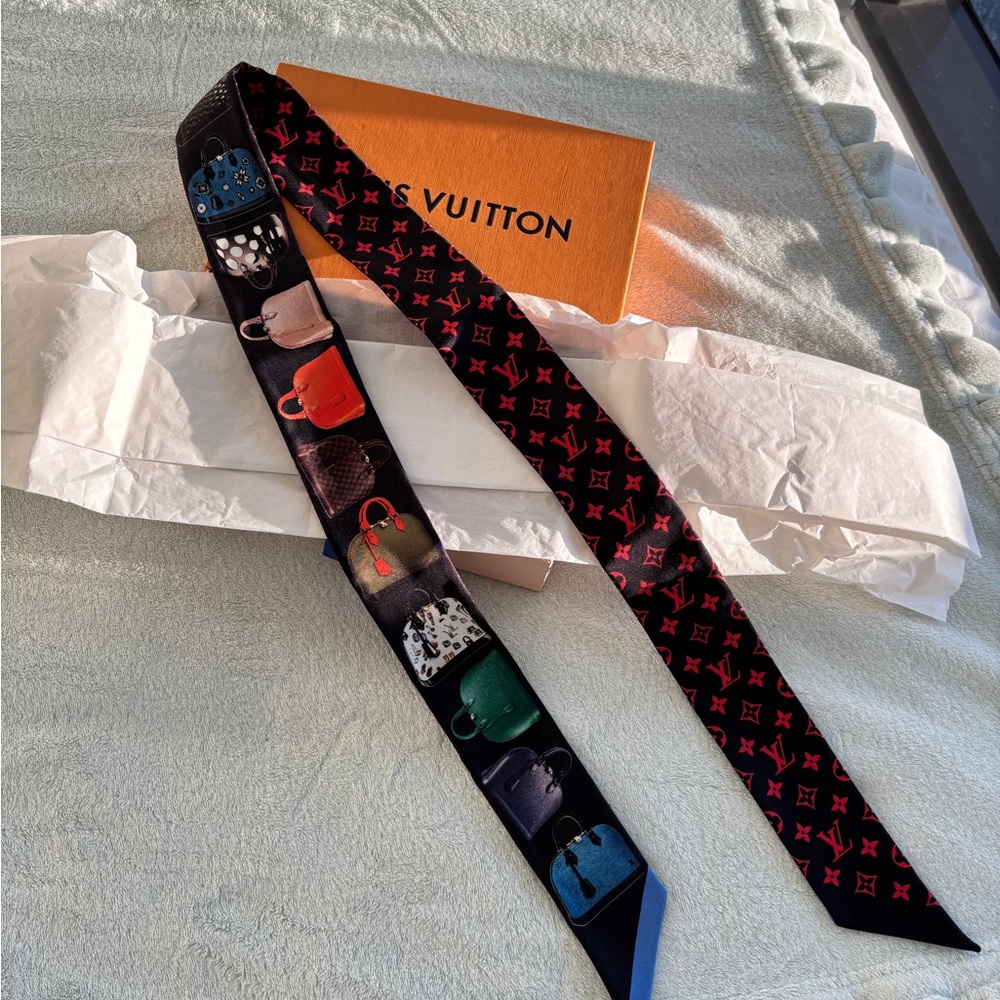 Louis Vuitton Band Tribute to Alma Noir